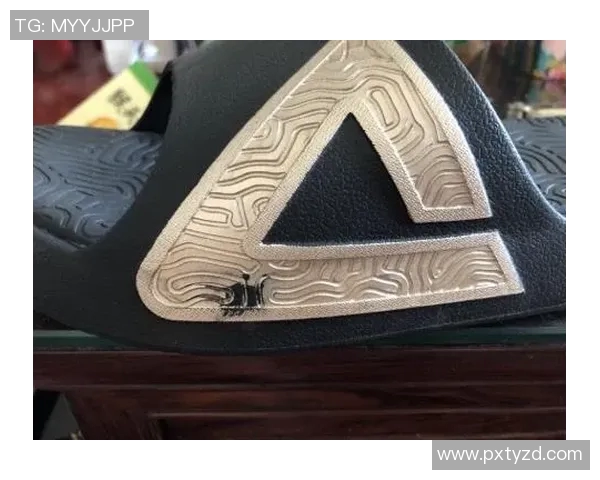 态极拖鞋DIY打造属于你的足球明星风格运动装备 态极拖鞋DIY打造属于你的足球明星风格运动装备